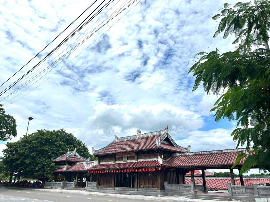 Bến thả hoa đăng